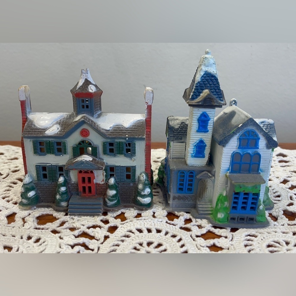 Set of two alpine houses | plastic Christmas houses | Christmas village